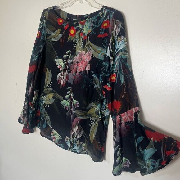 Karen Kane Floral Blouse Small Black Realistic Graphics Bell Sleeve Made in USA - Picture 2 of 9